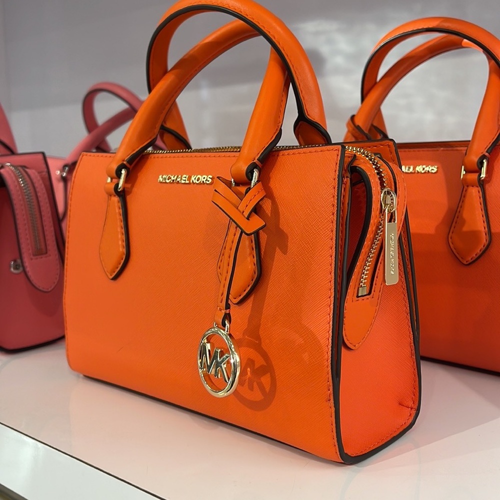 MICHAEL KORS SHEILA SMALL CENTER ZIP SATCHEL/CROSSBODY POPPY COLOR
NWT - Picture 9 of 16